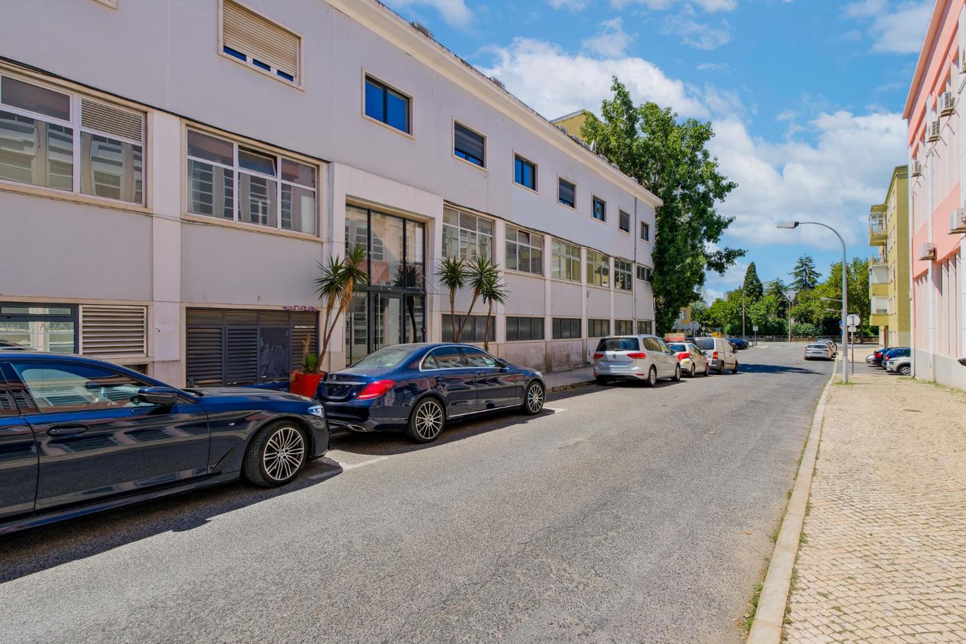 Lovely Fully Equipped Near Subway N7
