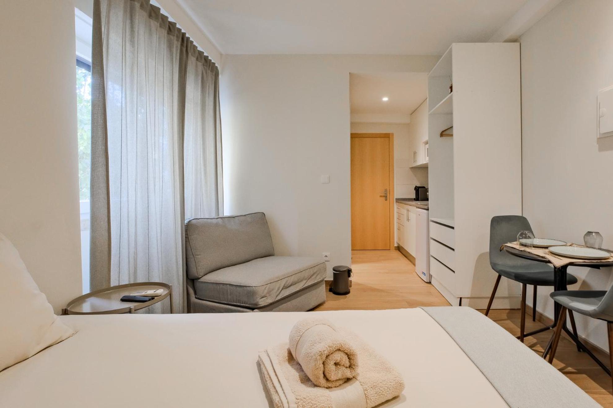 Lovely Fully Equipped Near Subway N7 *